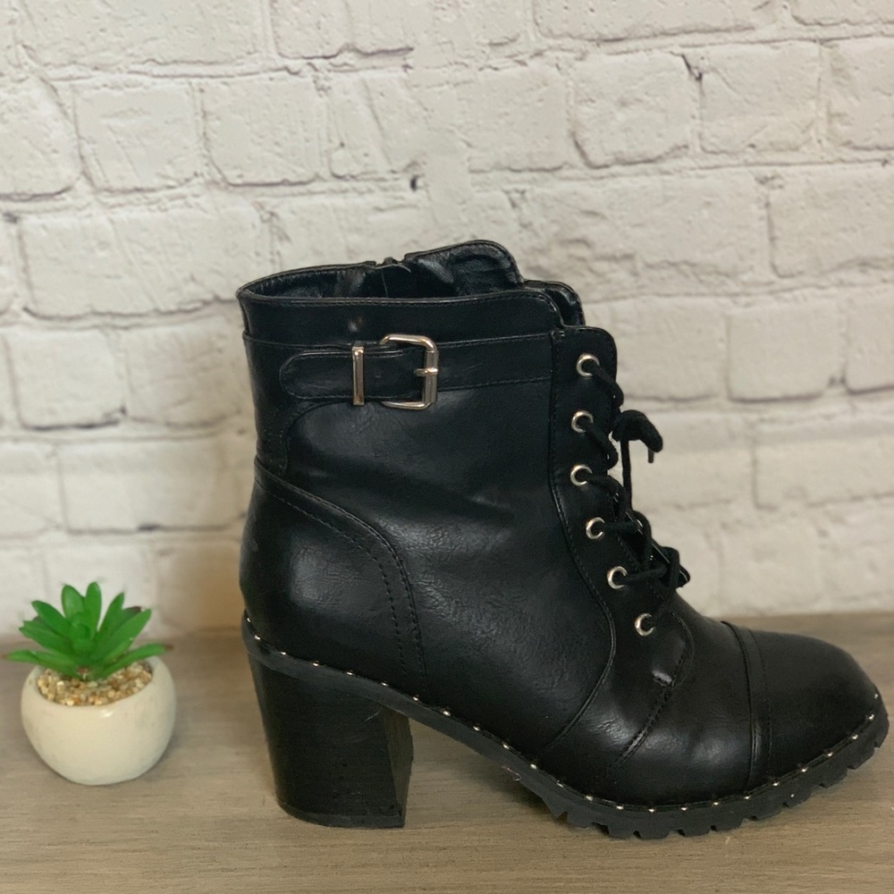 Diba thick heel Bootie
